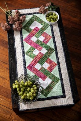 Interlocking Diamonds Table Runner Pattern